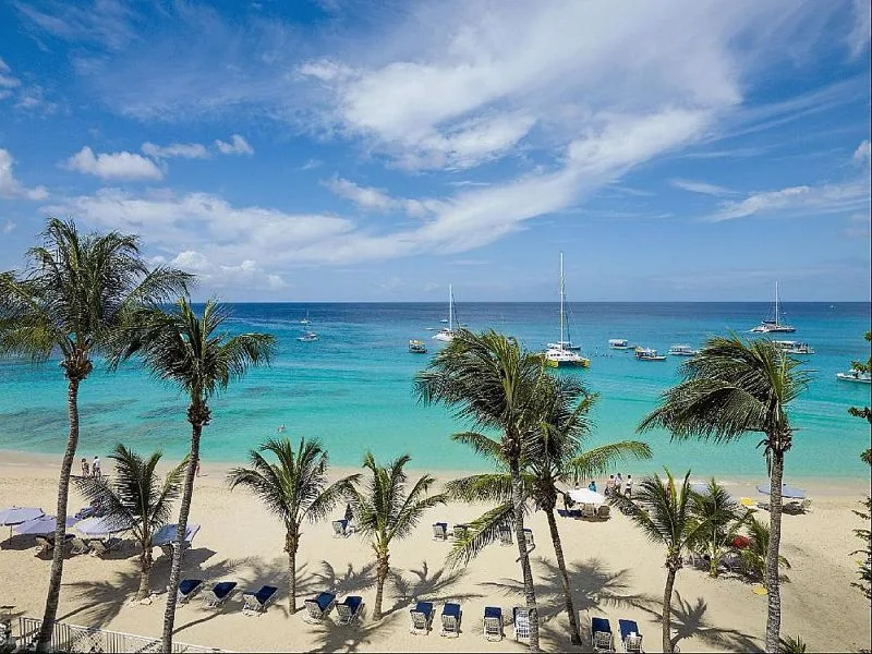 Smugglers Cove 6 - Paynes Bay, 5-bedroom apartment for rent in St James, Barbados - photograph 2