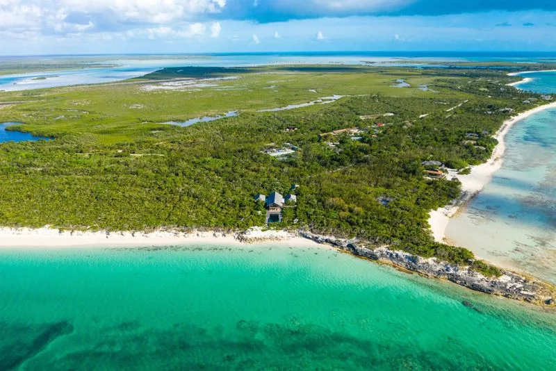 Ultra-Luxury Beachfront Villa, 5-bedroom villa for sale in Parrot Cay, Turks & Caicos - photograph 17
