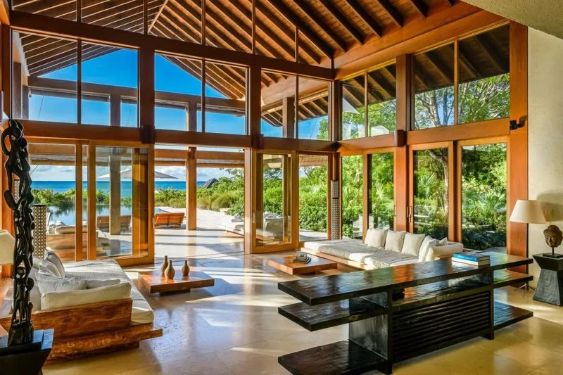 Ultra-Luxury Beachfront Villa, photograph 3