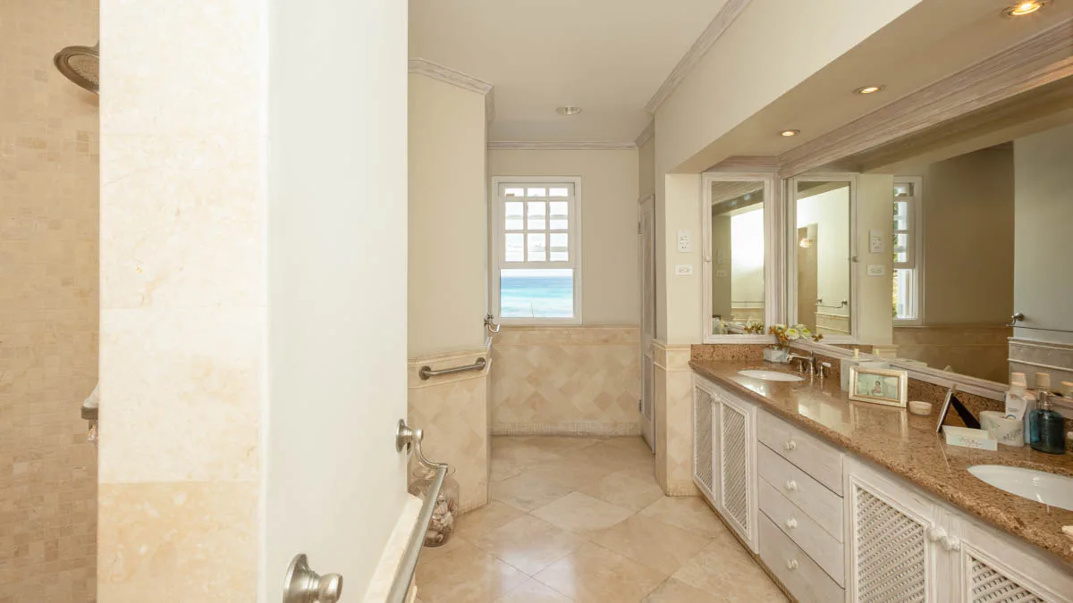 Hibiscus Villa & Cottage | Exceptional Beachfront Homes, 6-bedroom villa for sale in St James, Barbados - photograph 15