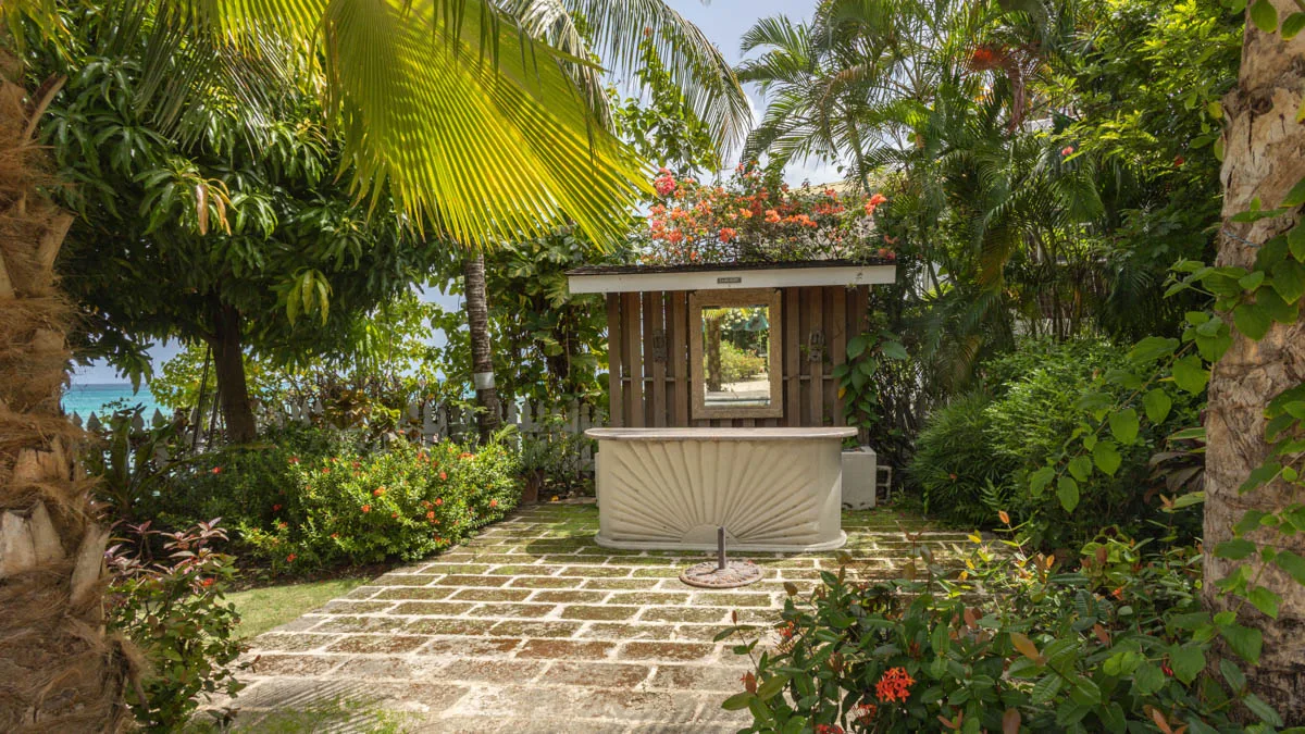 Hibiscus Villa & Cottage | Exceptional Beachfront Homes, 6-bedroom villa for sale in St James, Barbados - photograph 20