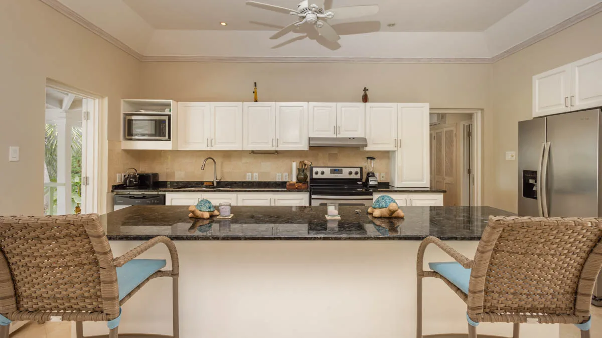 Hibiscus Villa & Cottage | Exceptional Beachfront Homes, 6-bedroom villa for sale in St James, Barbados - photograph 25