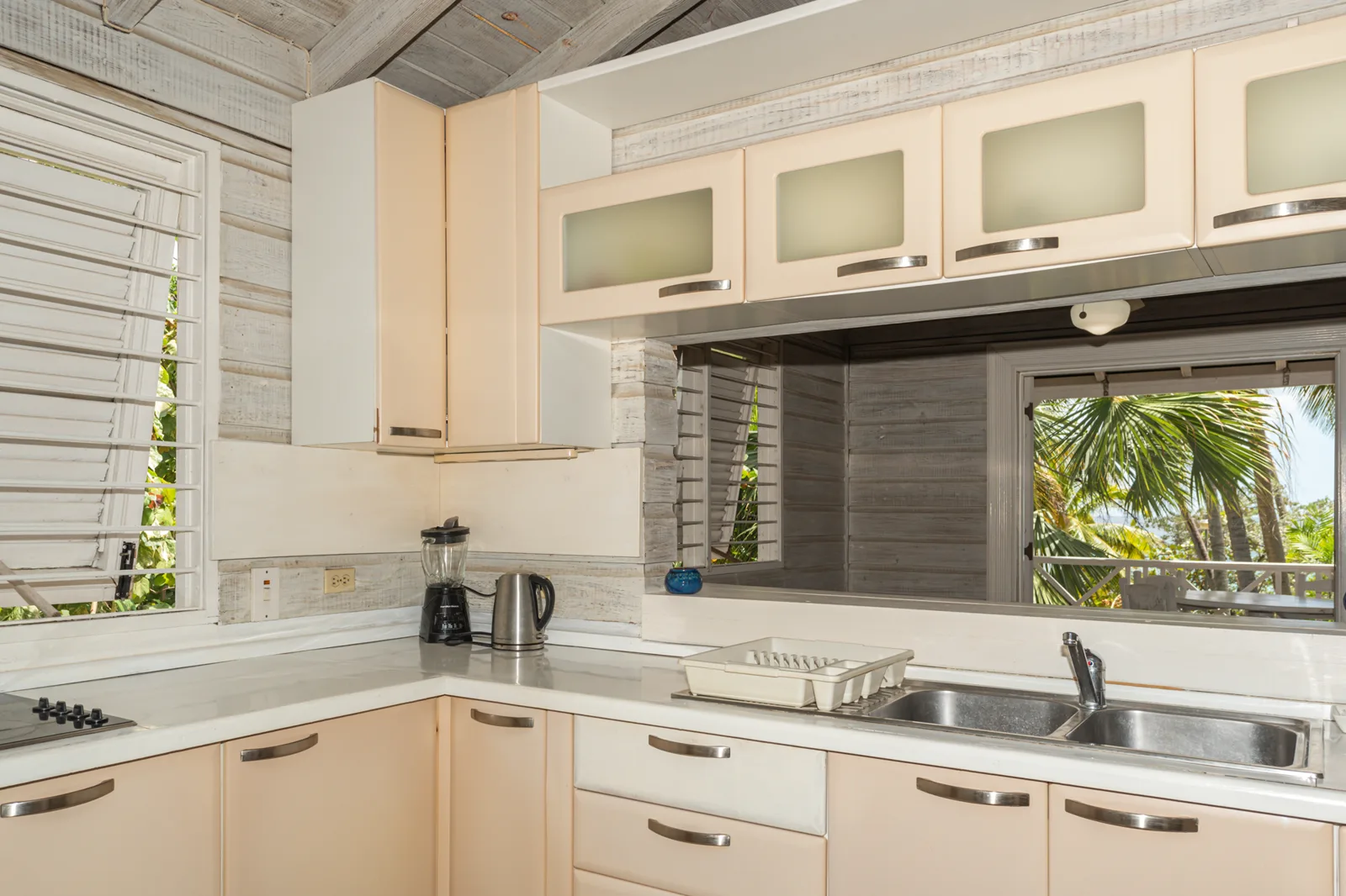 James Bay Beachfront Apartment No.5, 2-bedroom apartment for rent in St James, Barbados - photograph 8