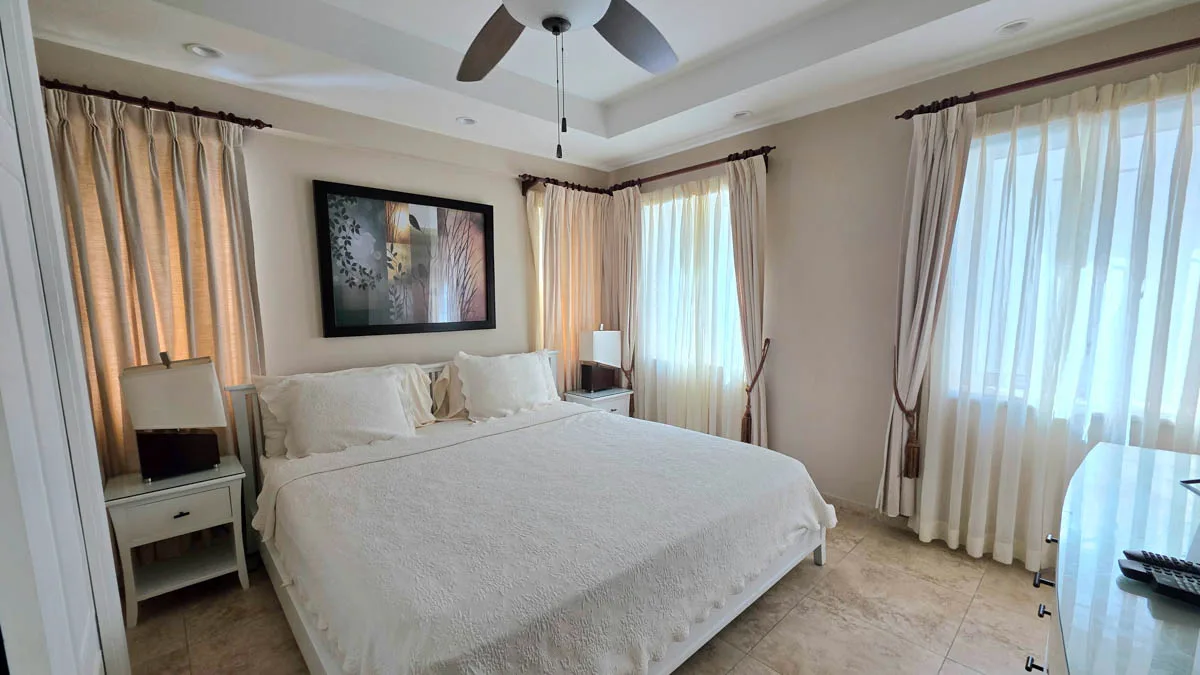 Ocean One 304 | Luxury Beachfront Apartment for Long-Term Rental on Maxwell Beach, 2-bedroom apartment for rent in Christ Church, Barbados - photograph 13