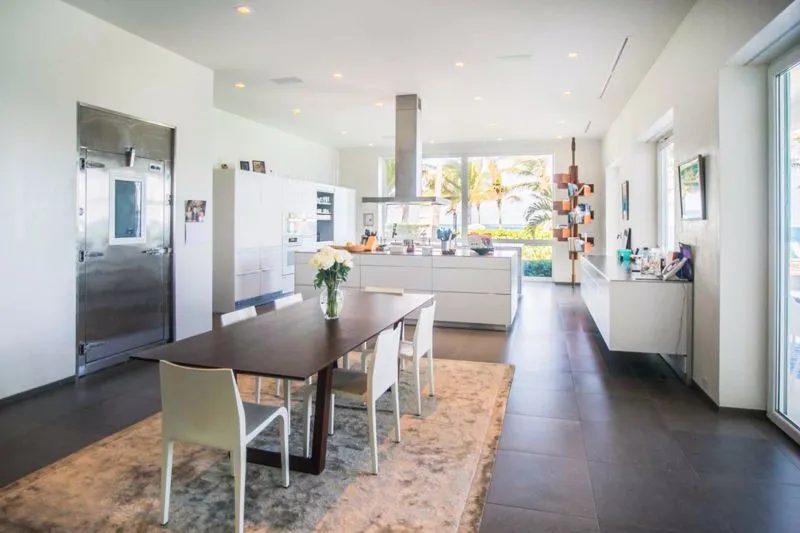 Ultra Luxury Beachfront Estate, photograph 7