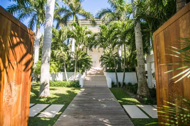 Ultra Luxury Beachfront Estate - The Bahamas, 8-bedroom villa for sale in N.P, Bahamas - photograph 9