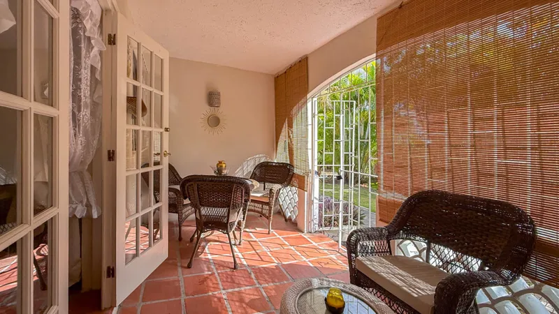 Flamboyant Avenue 4 | Cosy Island Sanctuary