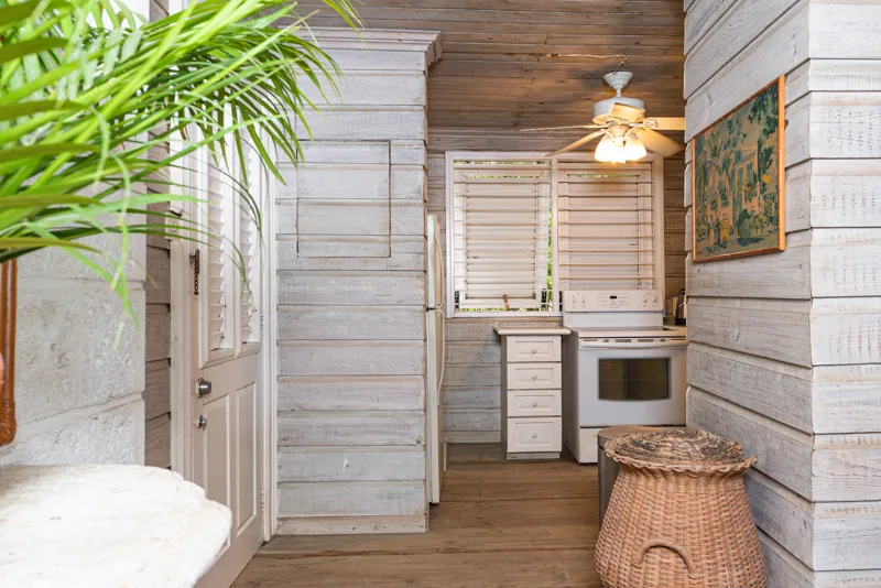 James Bay Beachfront Apartment No.4