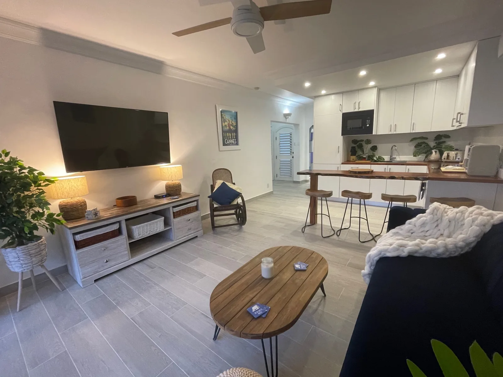 Glitter Bay No 102 “49 Steps”, 2-bedroom apartment for rent in St James, Barbados - photograph 4