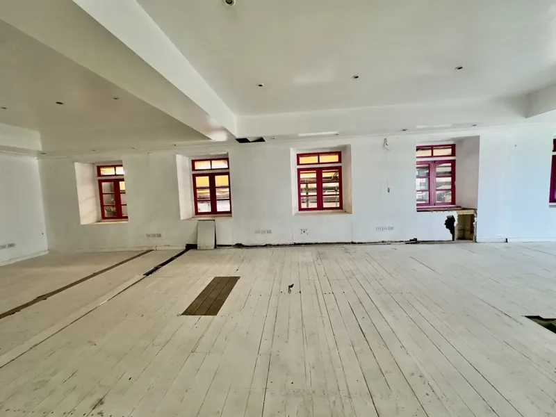 Commercial Space in Holetown, West Coast